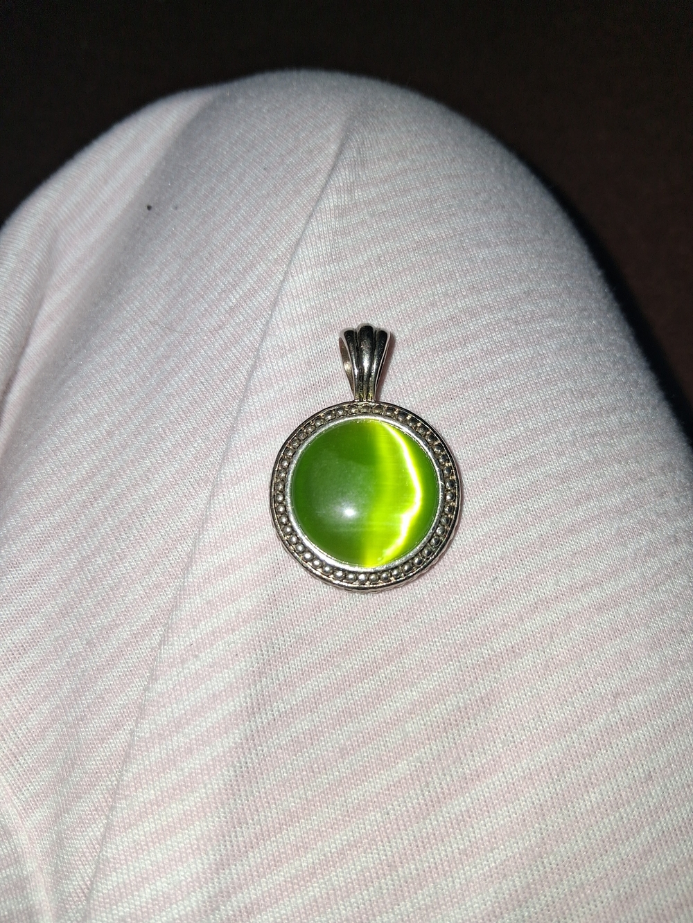Source Unknown Green Cat's Eye Round Pendant in Silver-Tone